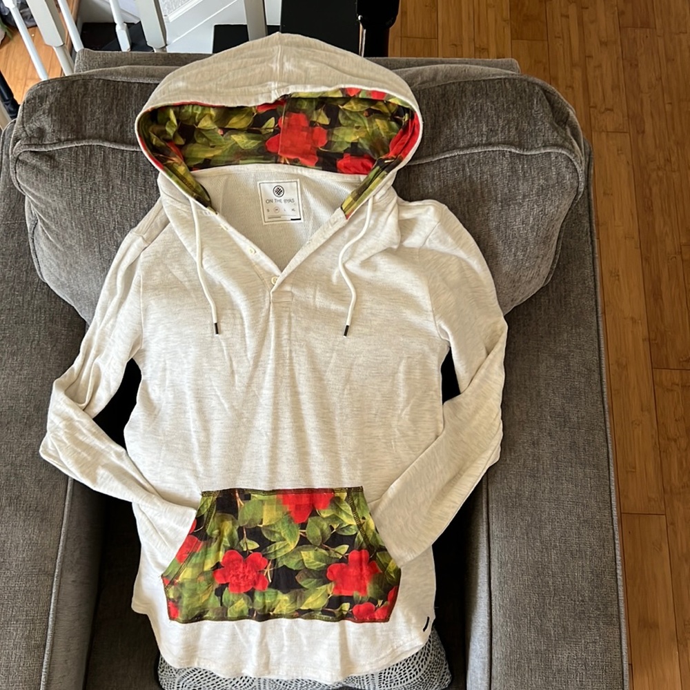 On the byas thin long sleeve. Mens size medium.
